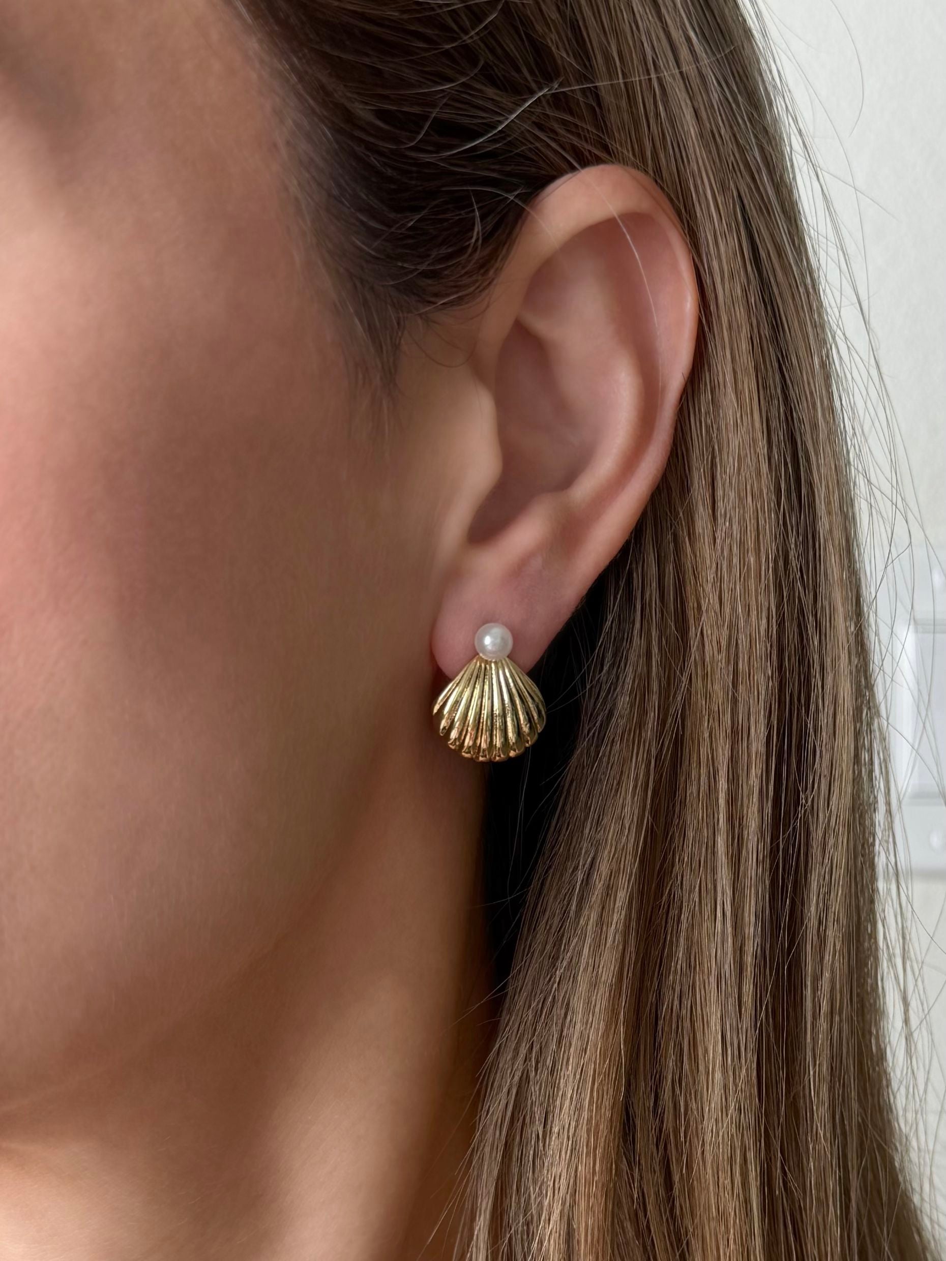 Pearl Shell Stud Earrings