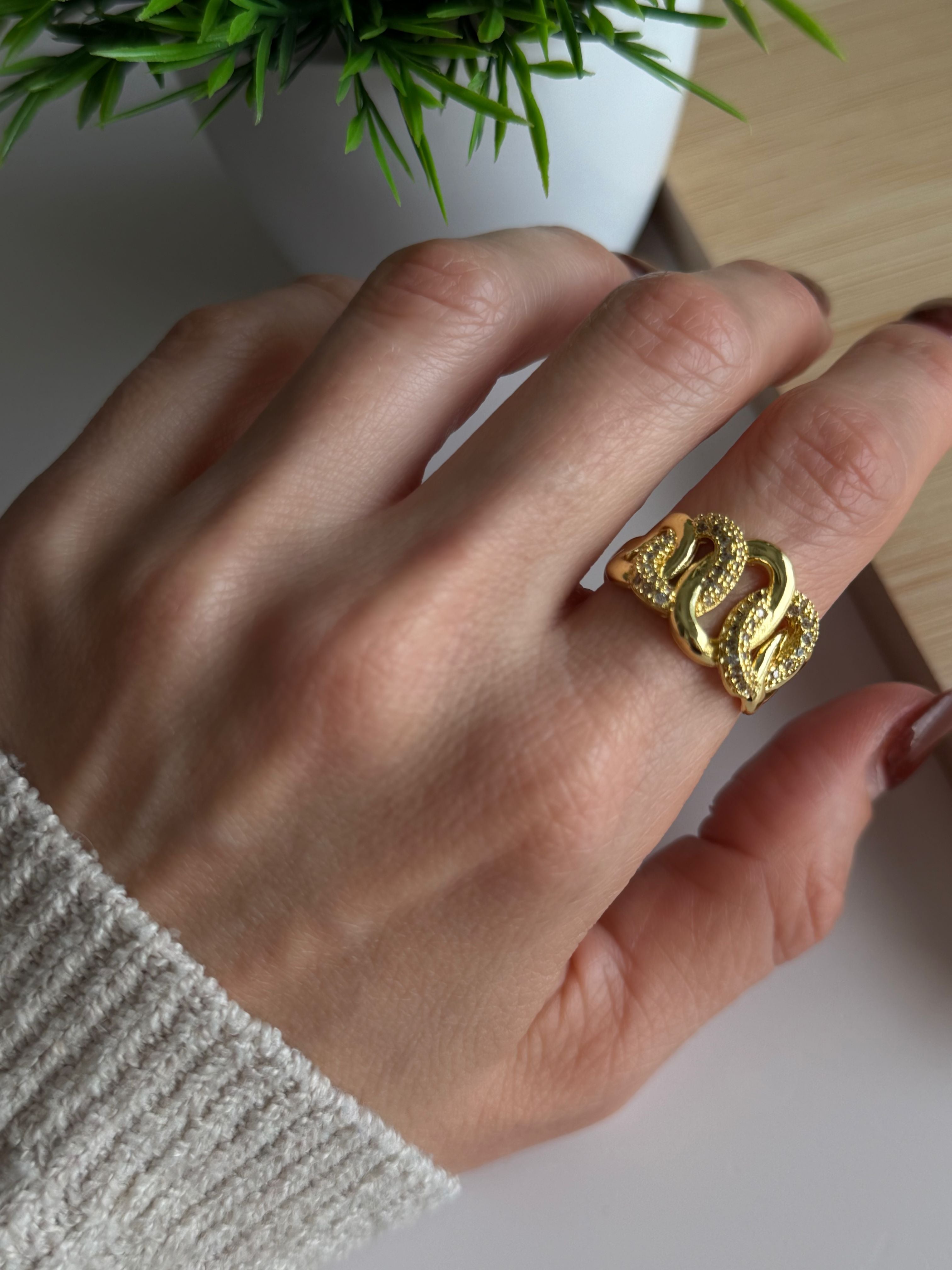 Twisted Chain Band Ring