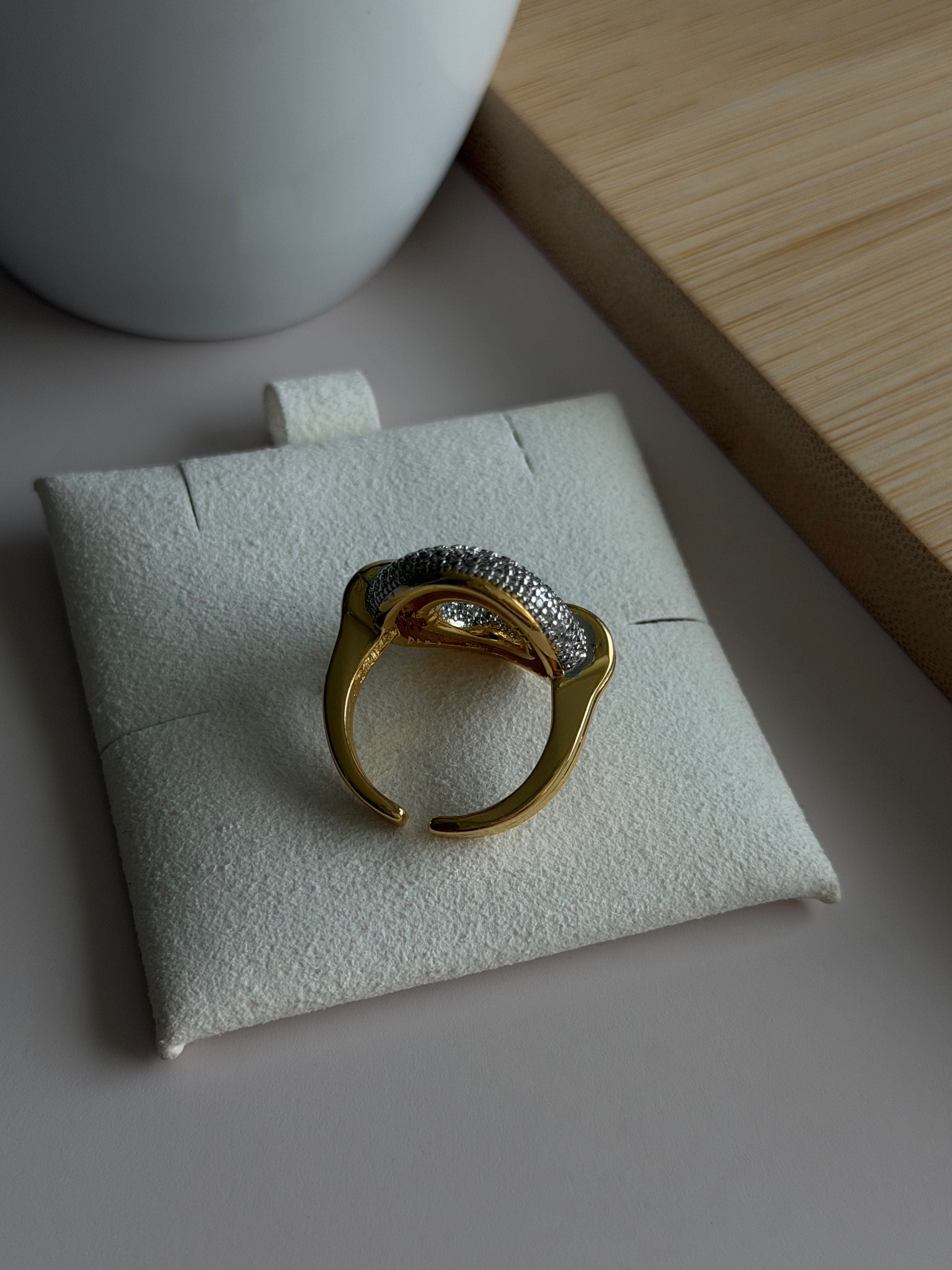 Dual Tone Circle Ring