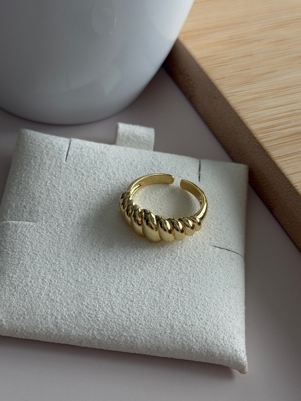 Slim Ribbed Ring