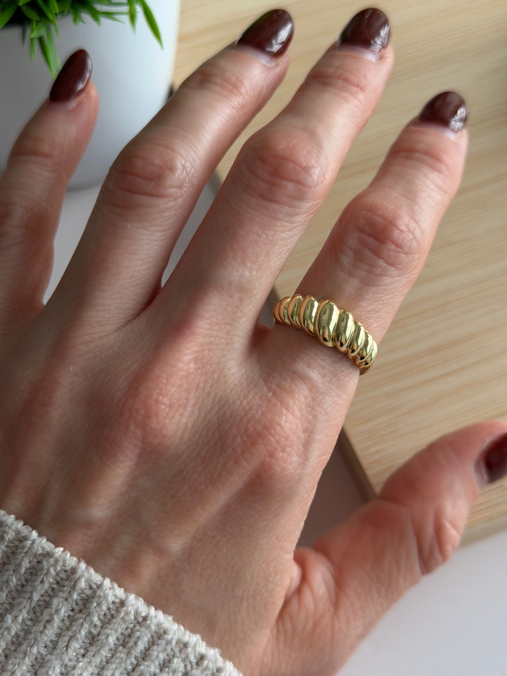 Slim Ribbed Ring