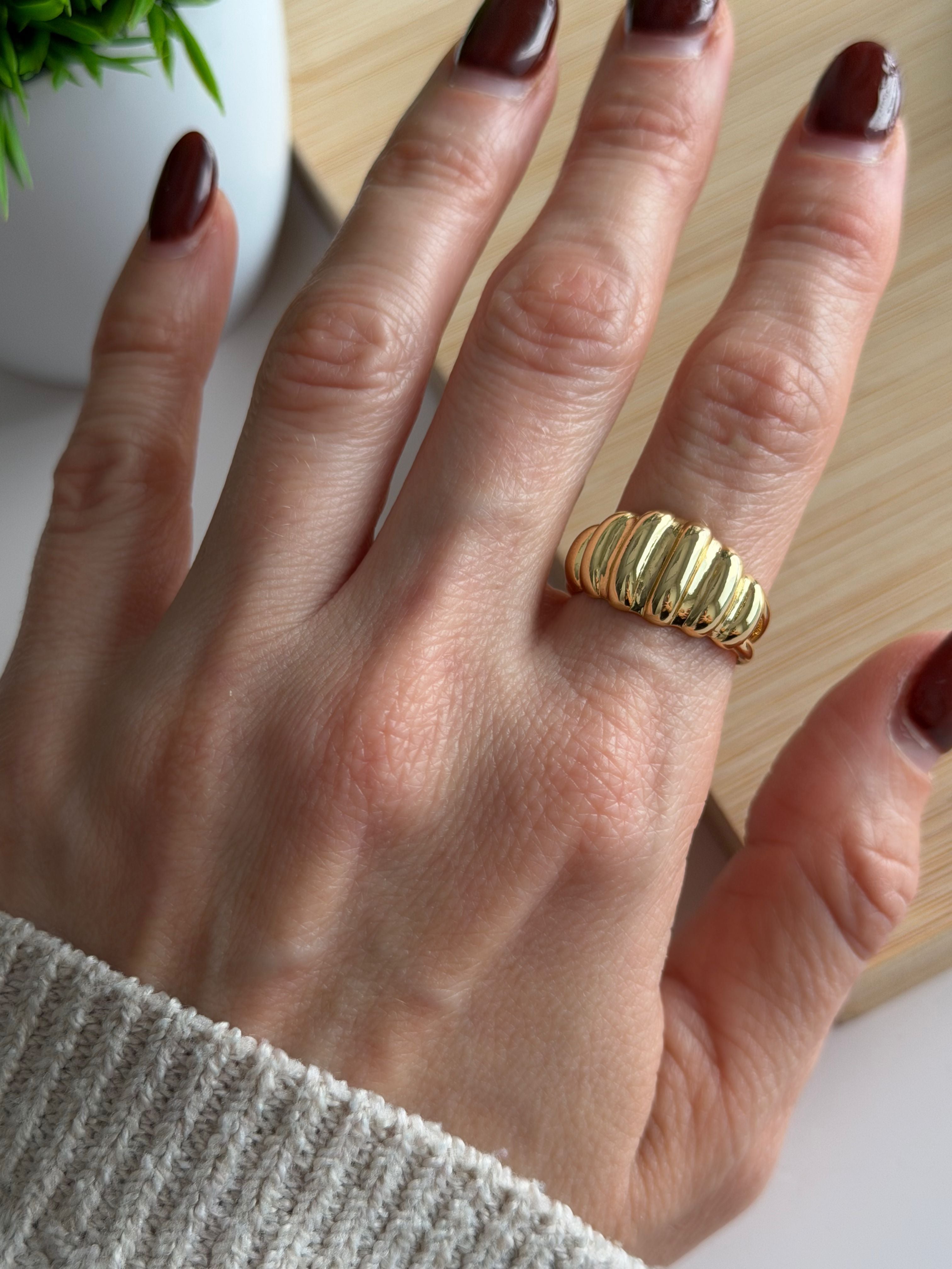 Ribbed Dome Ring