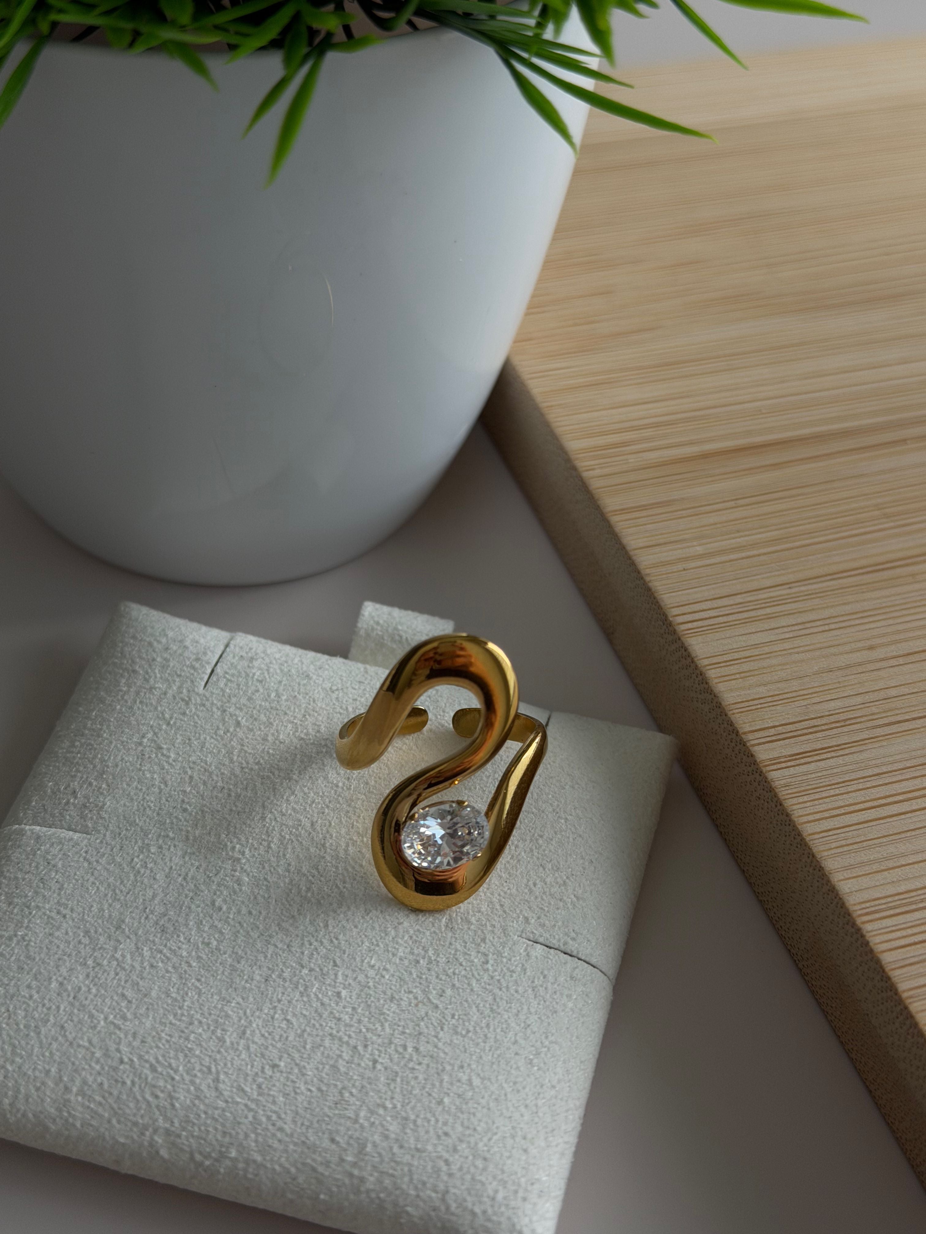 Curved Wave Ring with Crystal