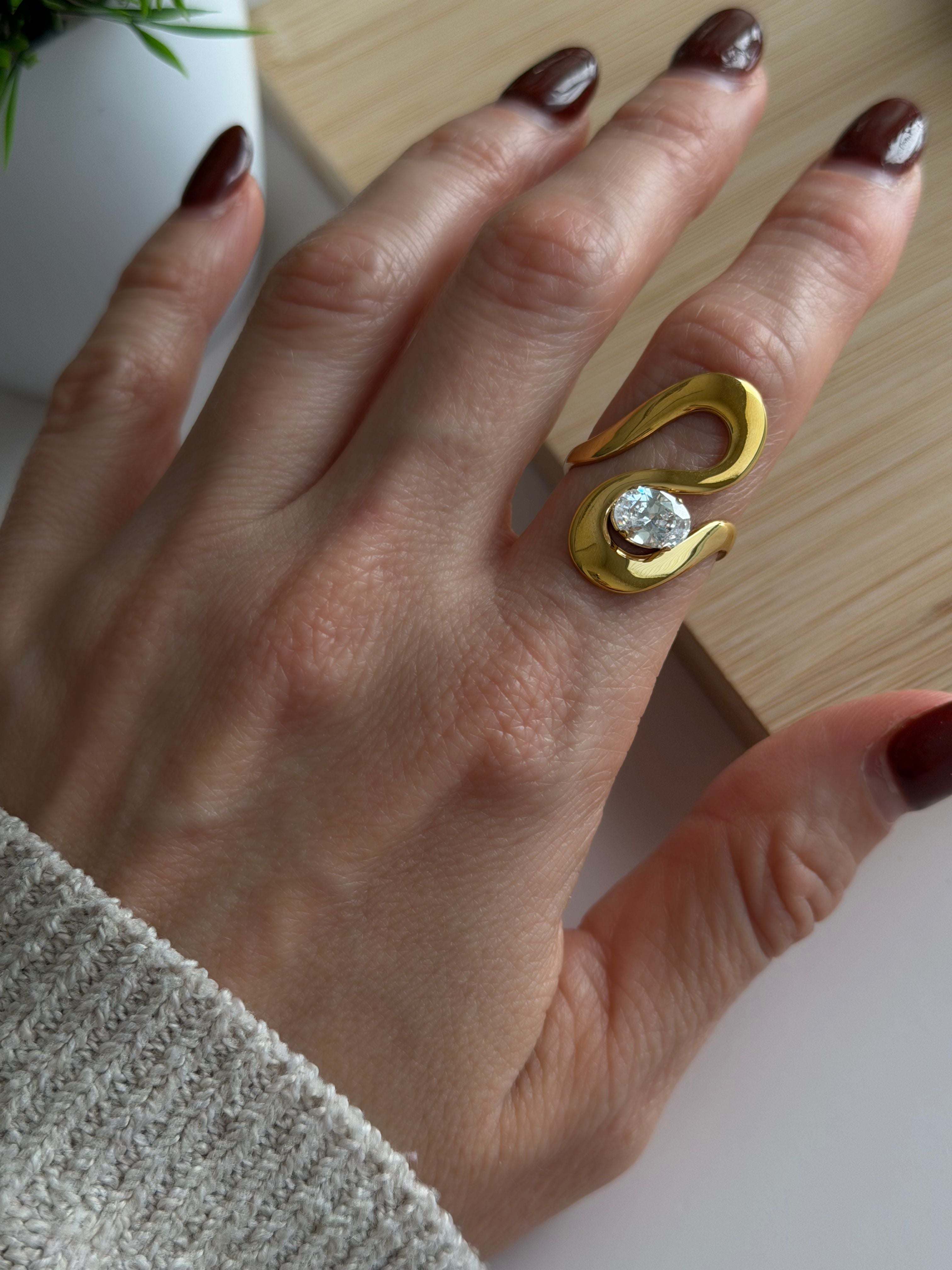 Curved Wave Ring with Crystal