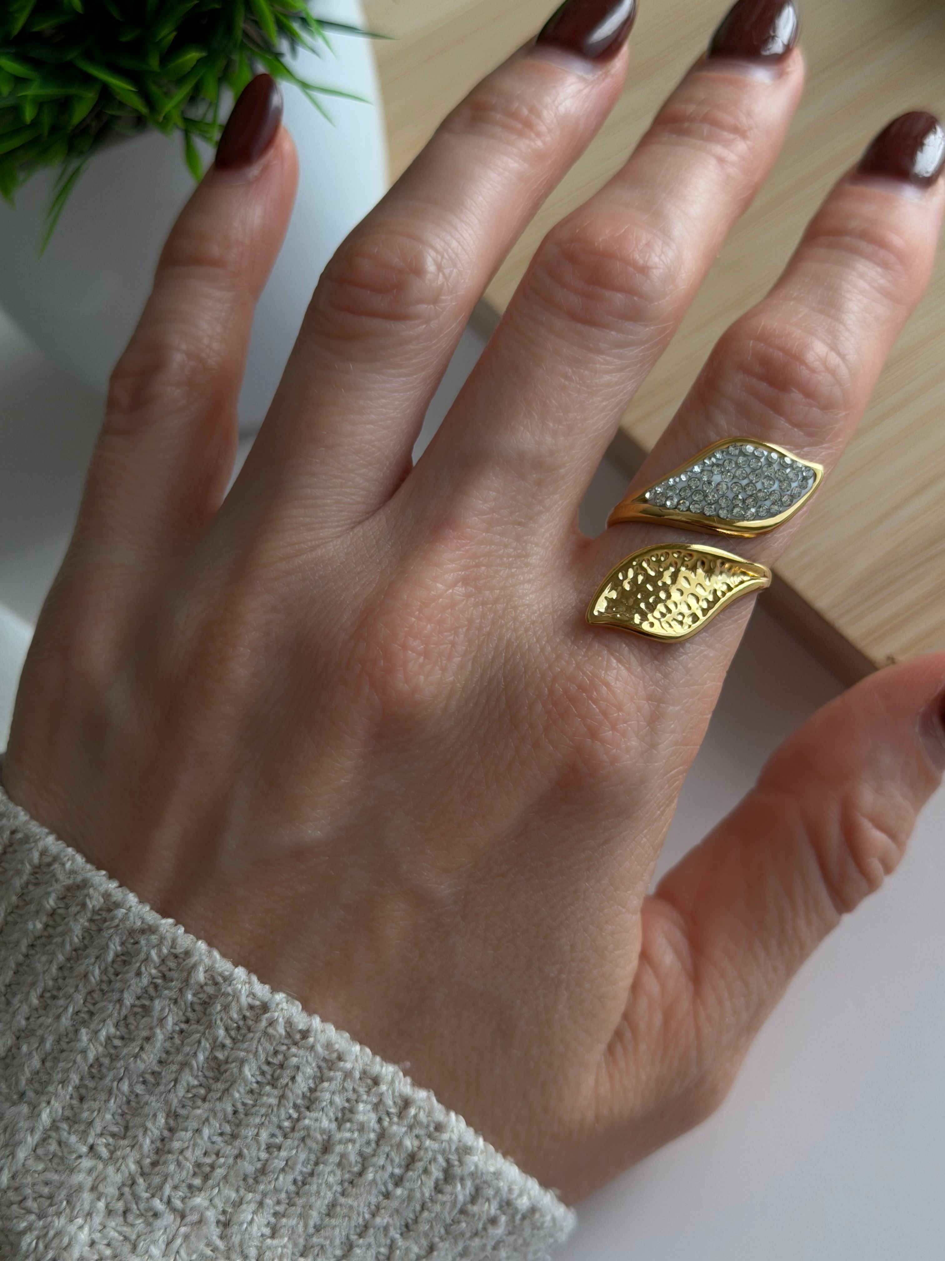 Dual Leaf Open Ring