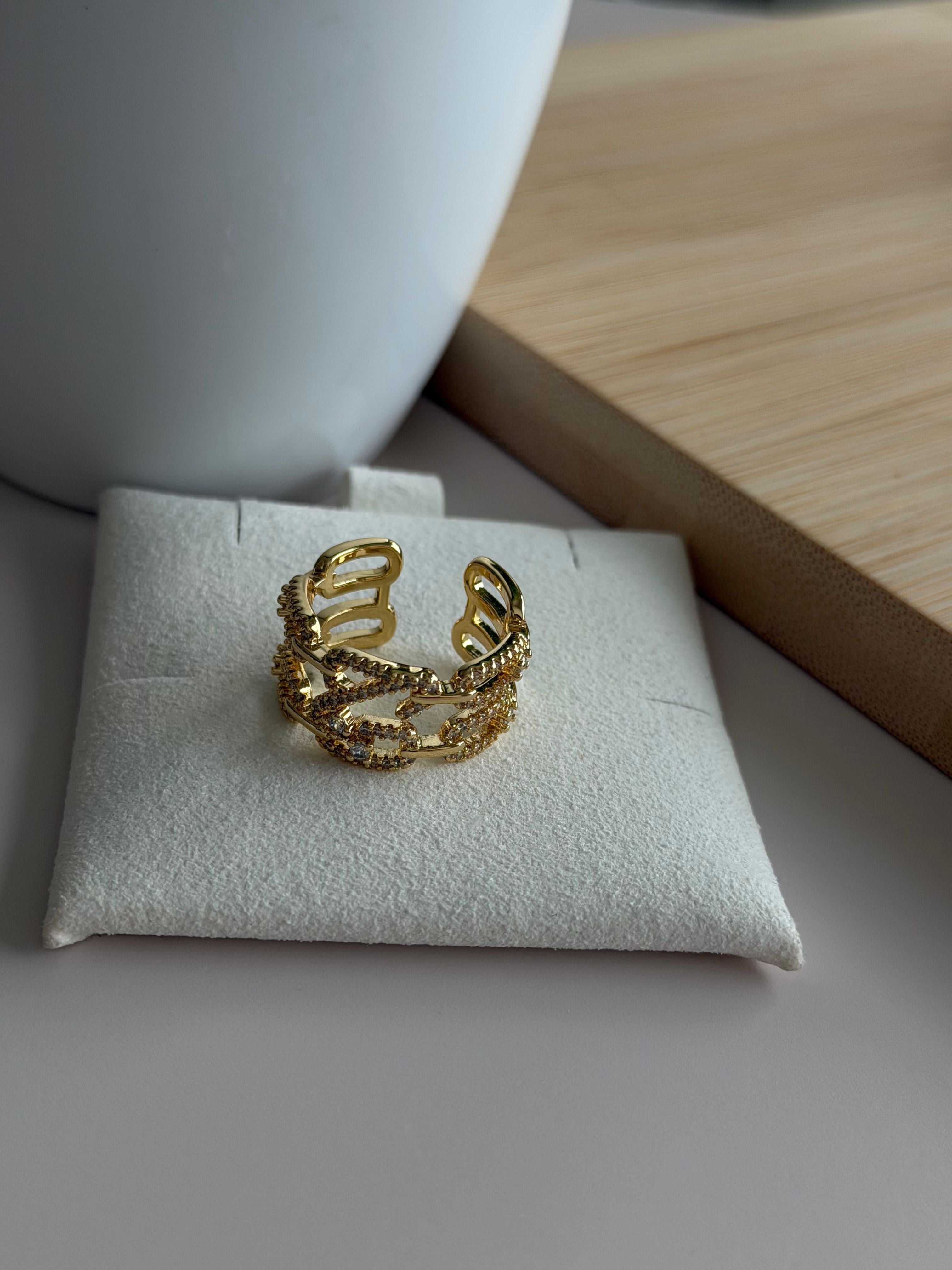 Golden Link Ring