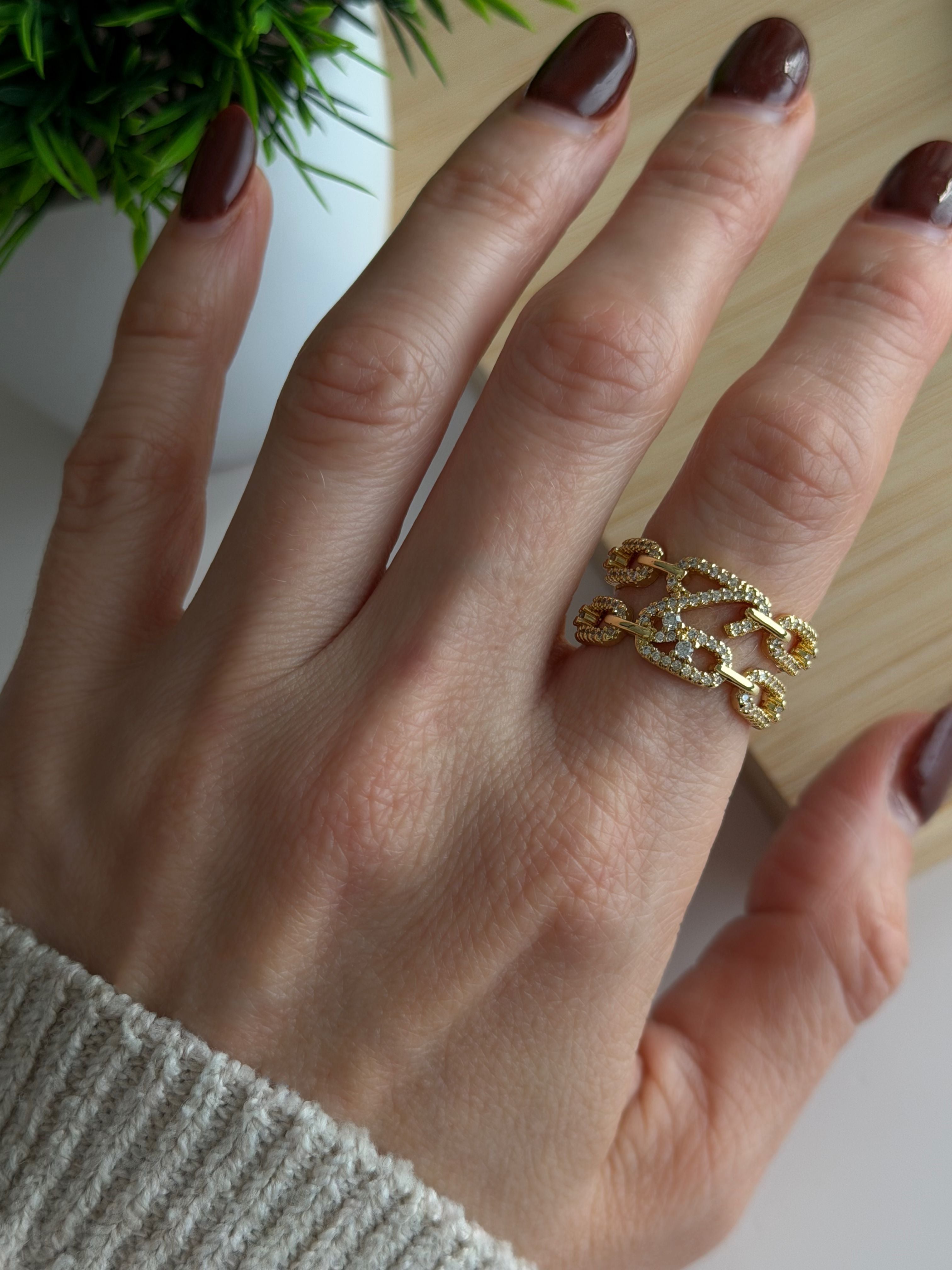 Golden Link Ring