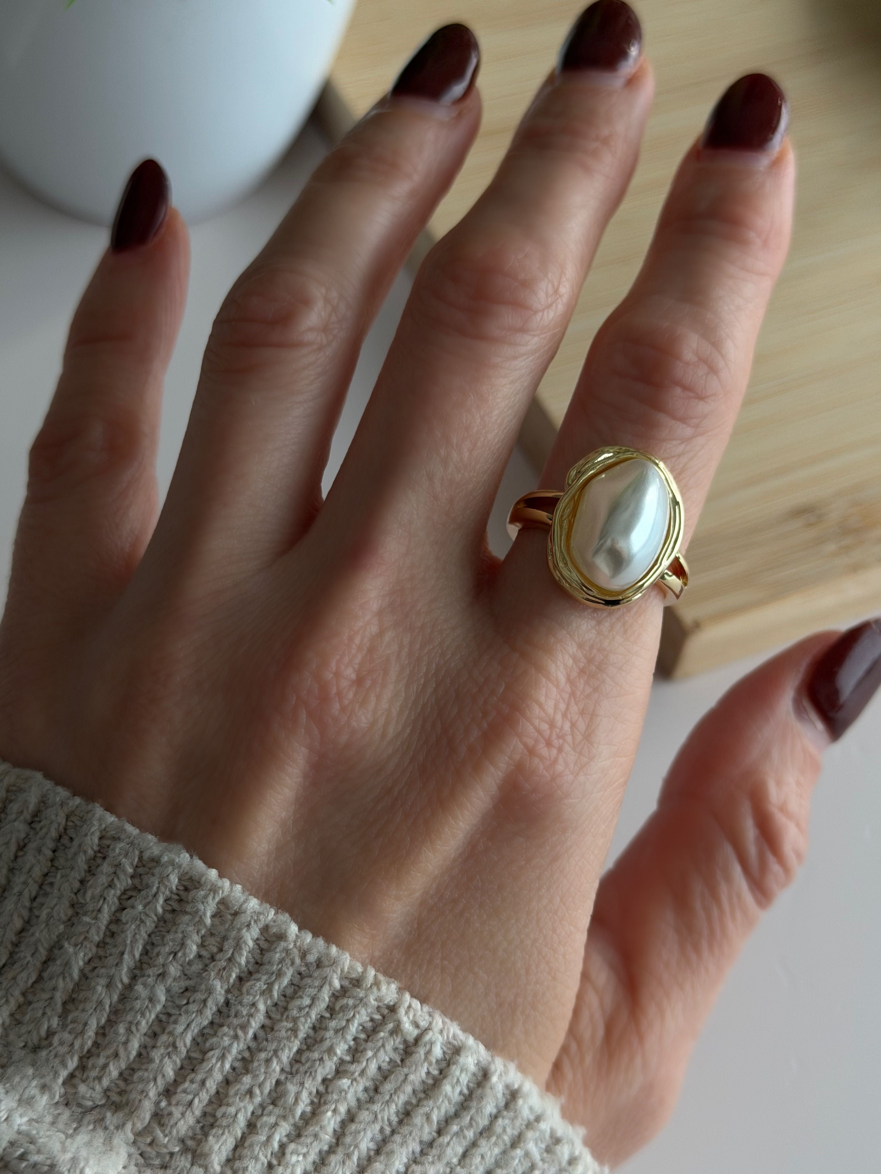 Oval Pearl Ring