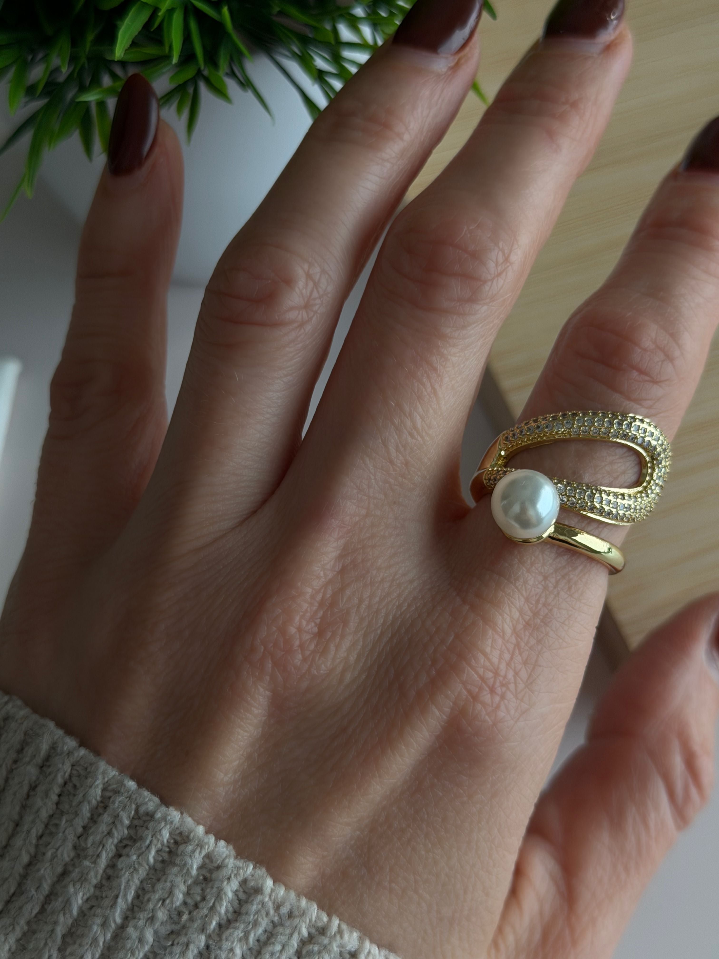 Pearl Curve Ring