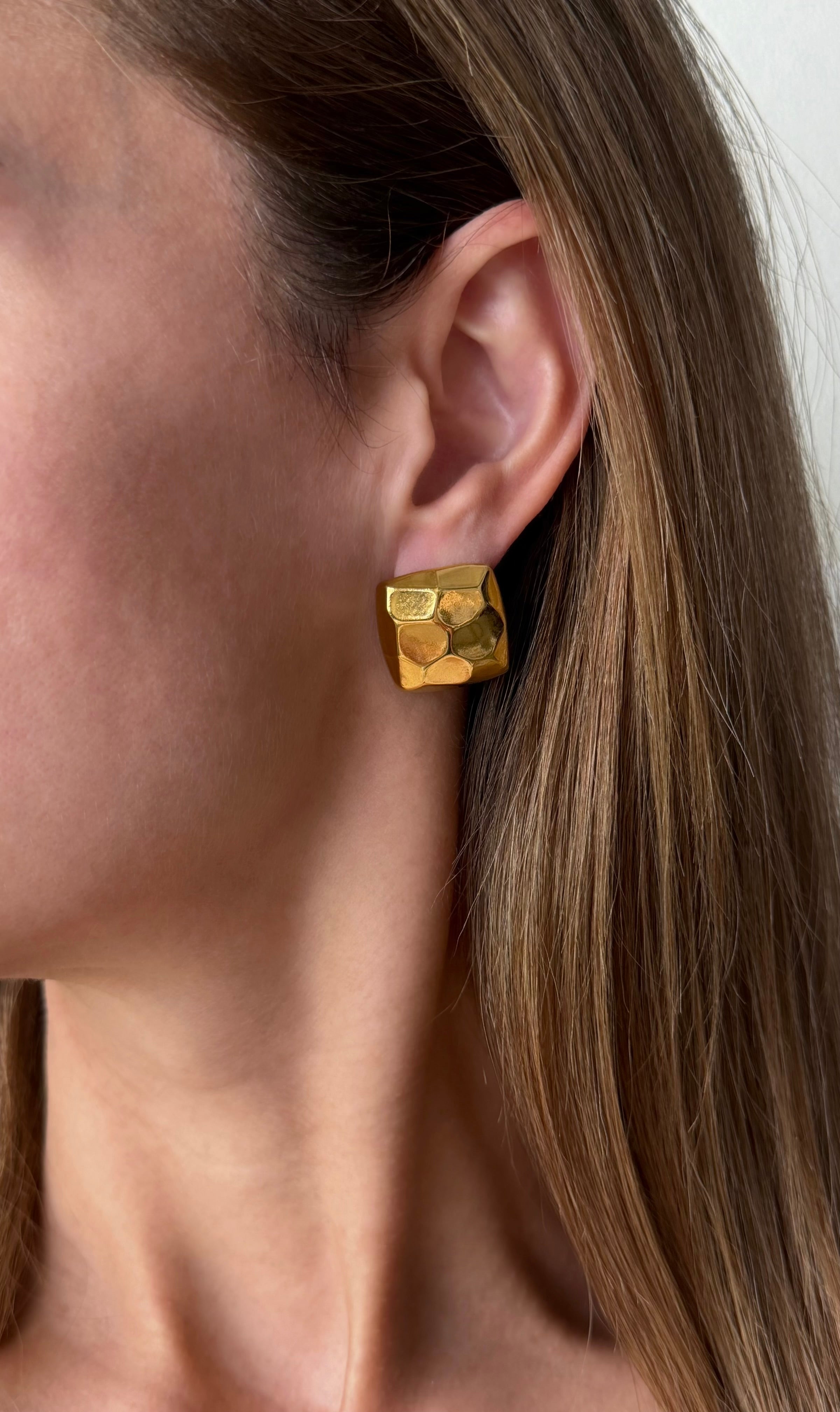 Honeycomb Studs