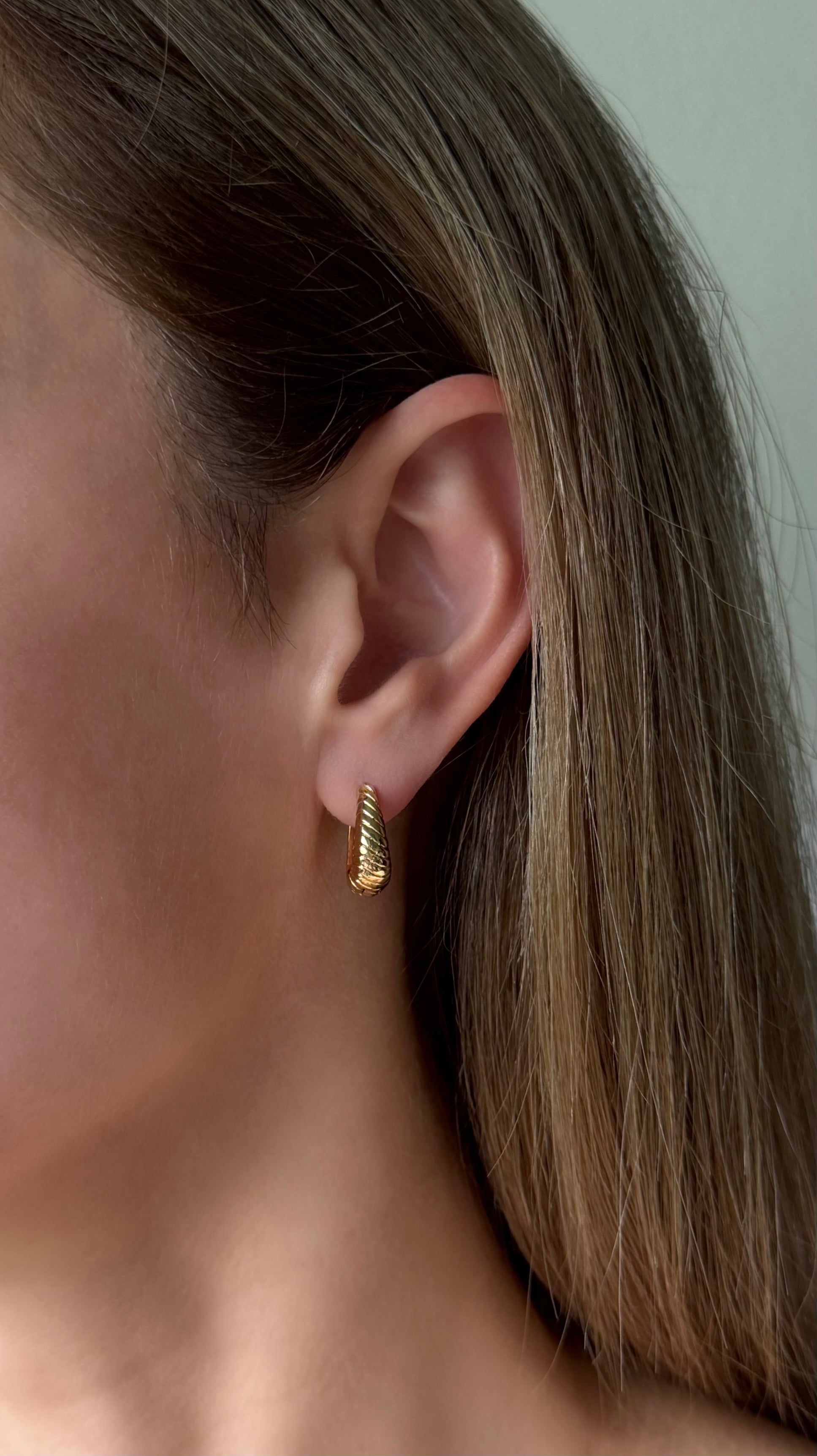 Golden Shell Huggies