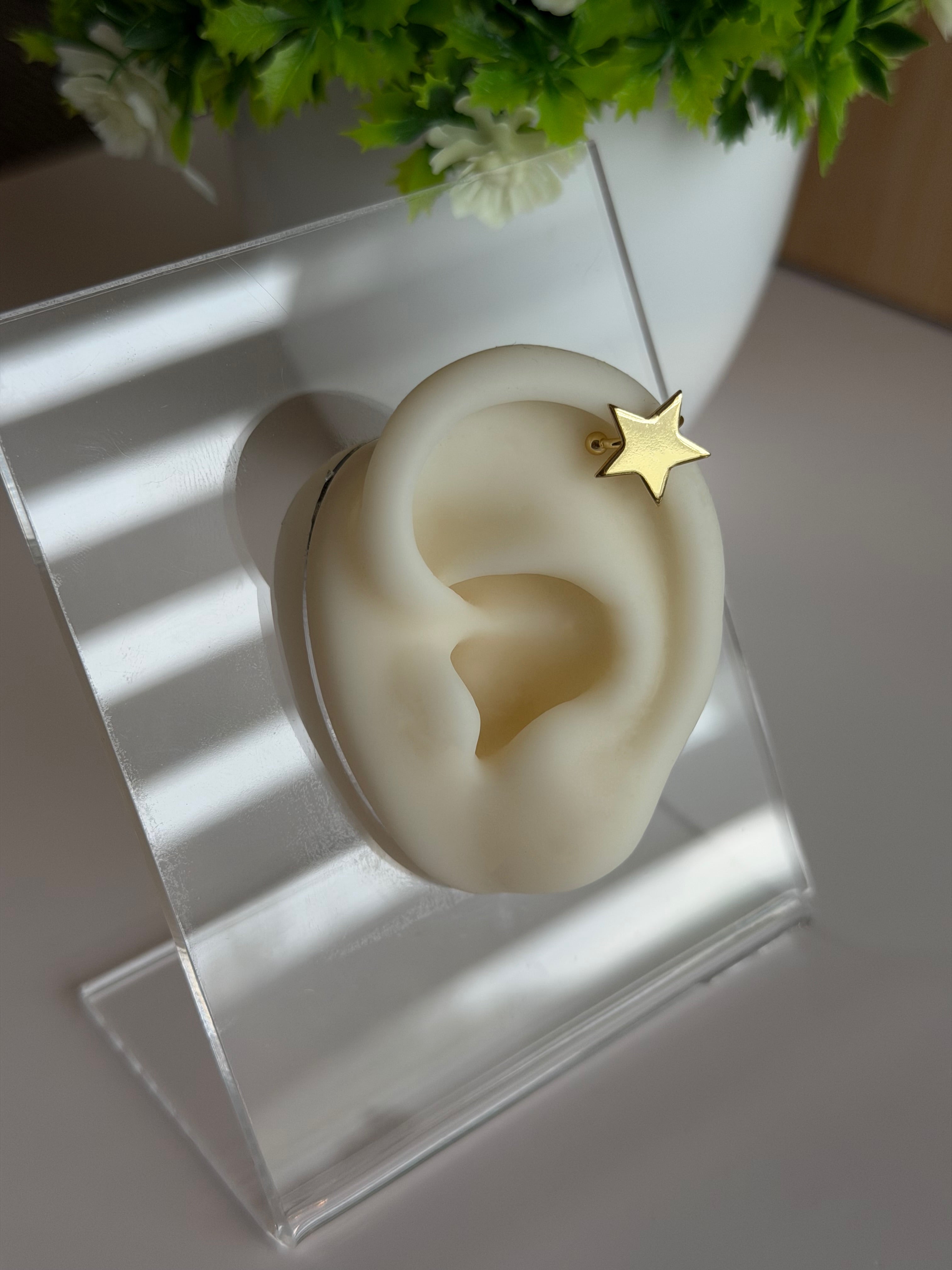 Golden Star Ear Cuff