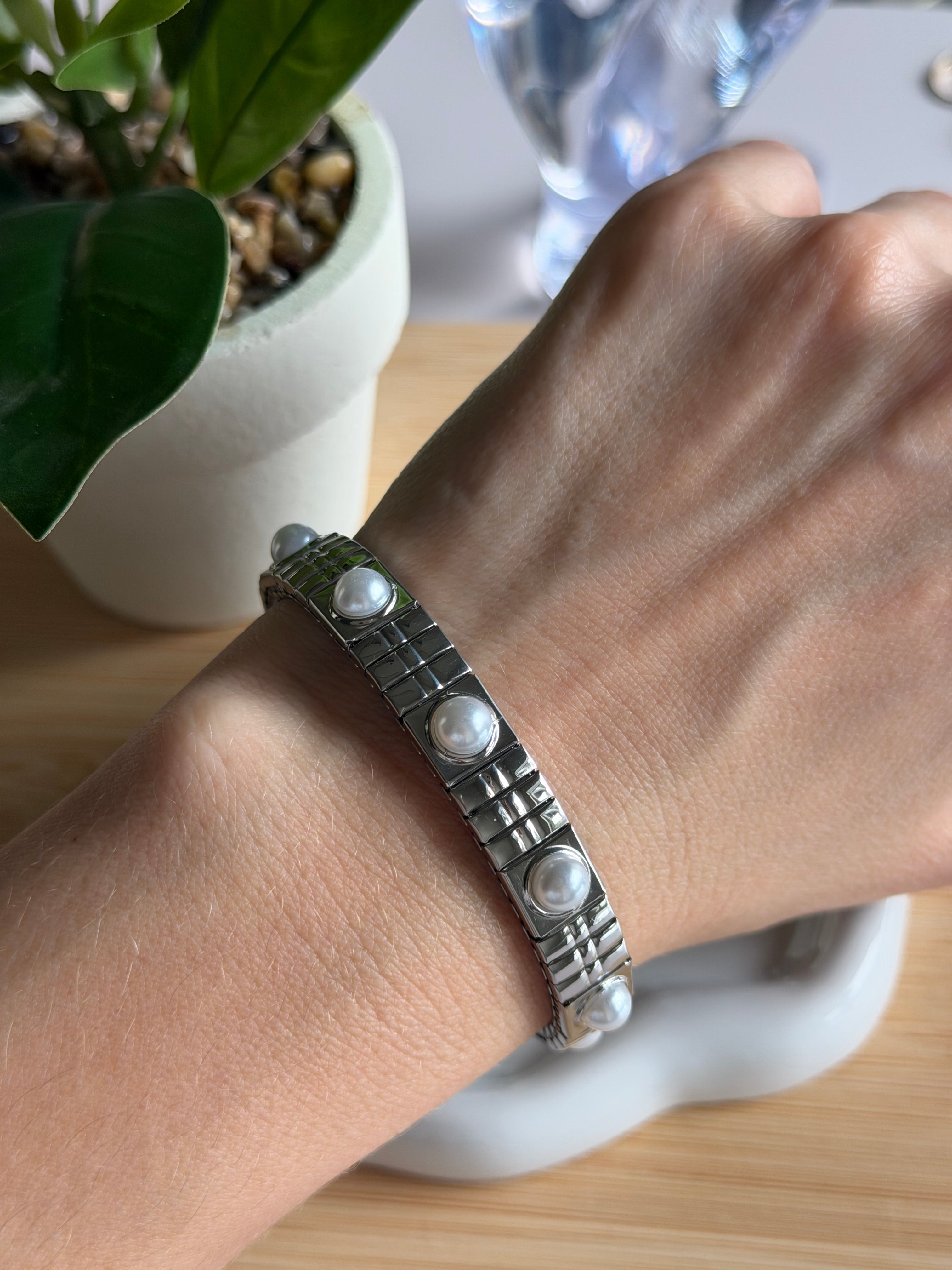 Elastic Steel Pearl Bracelet