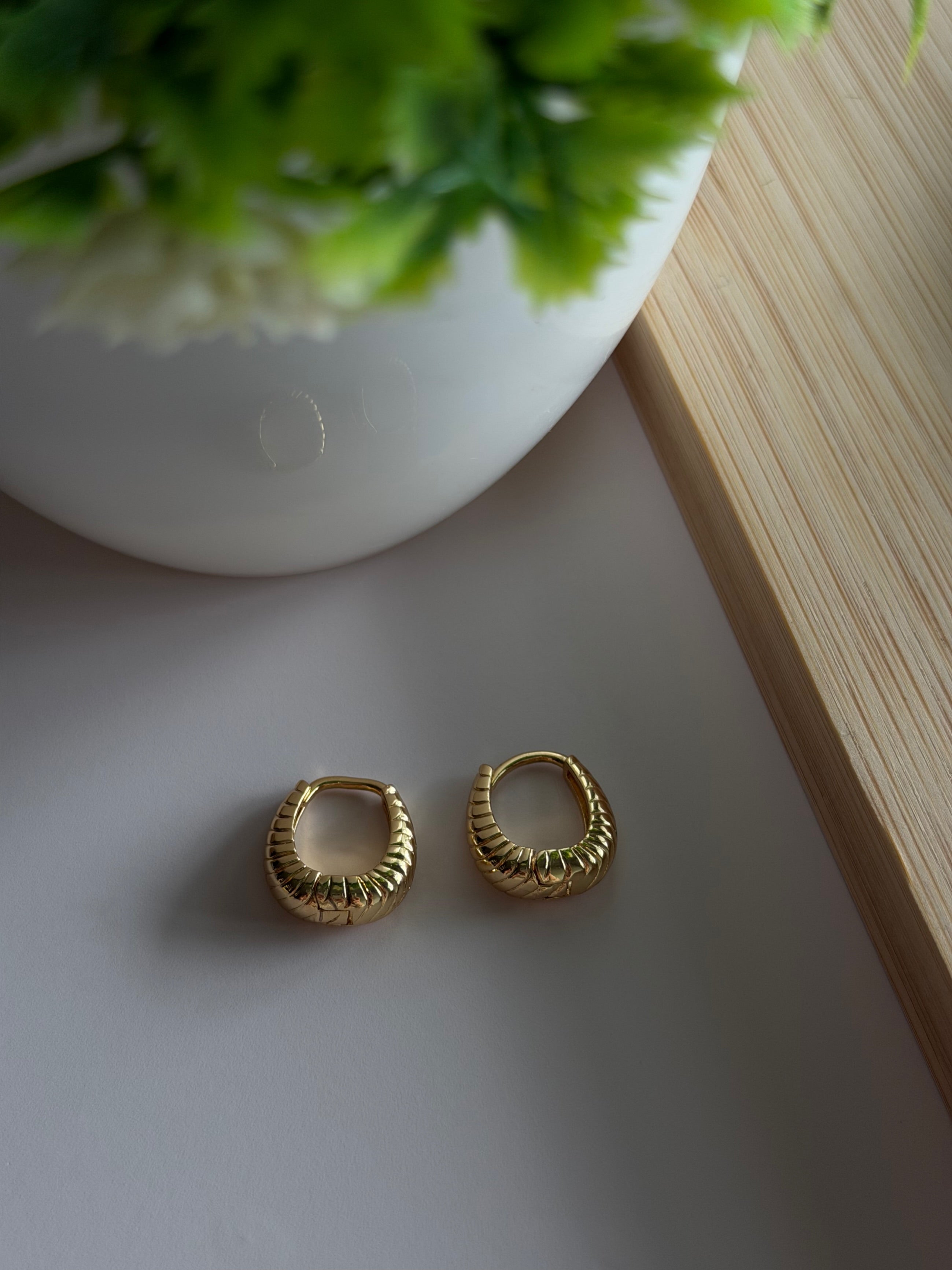 Golden Shell Huggies