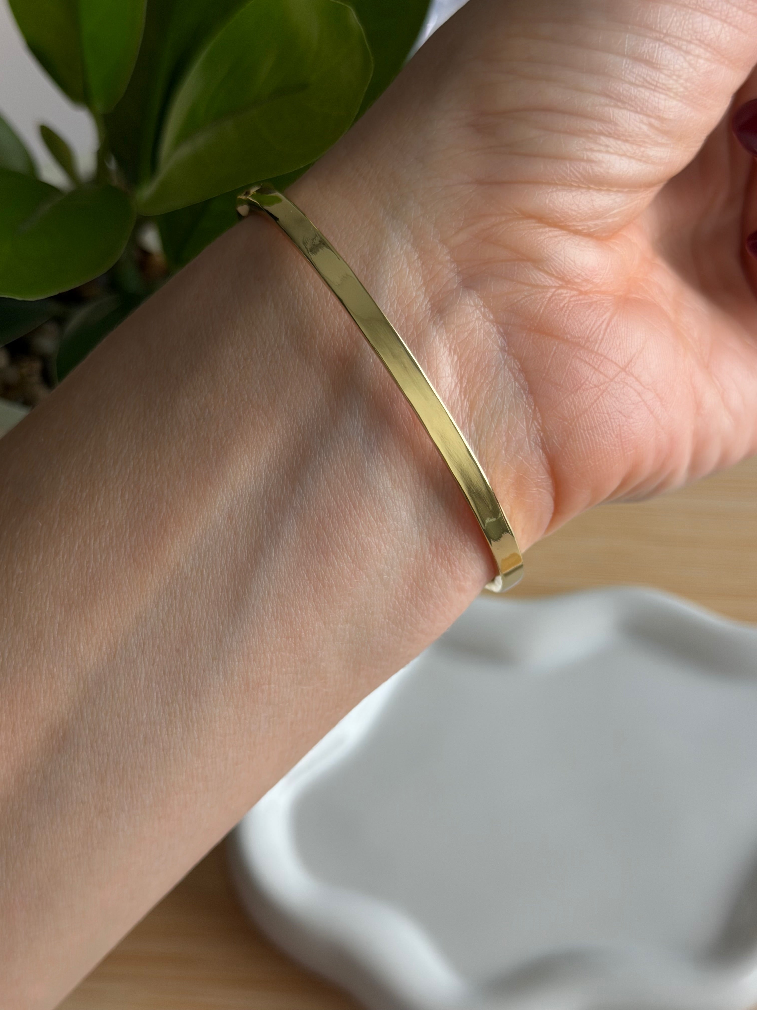 Twist Crystal Gold Bangle