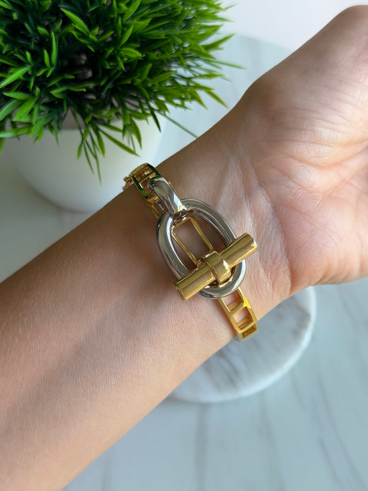 Luxe Link Toggle Bracelet