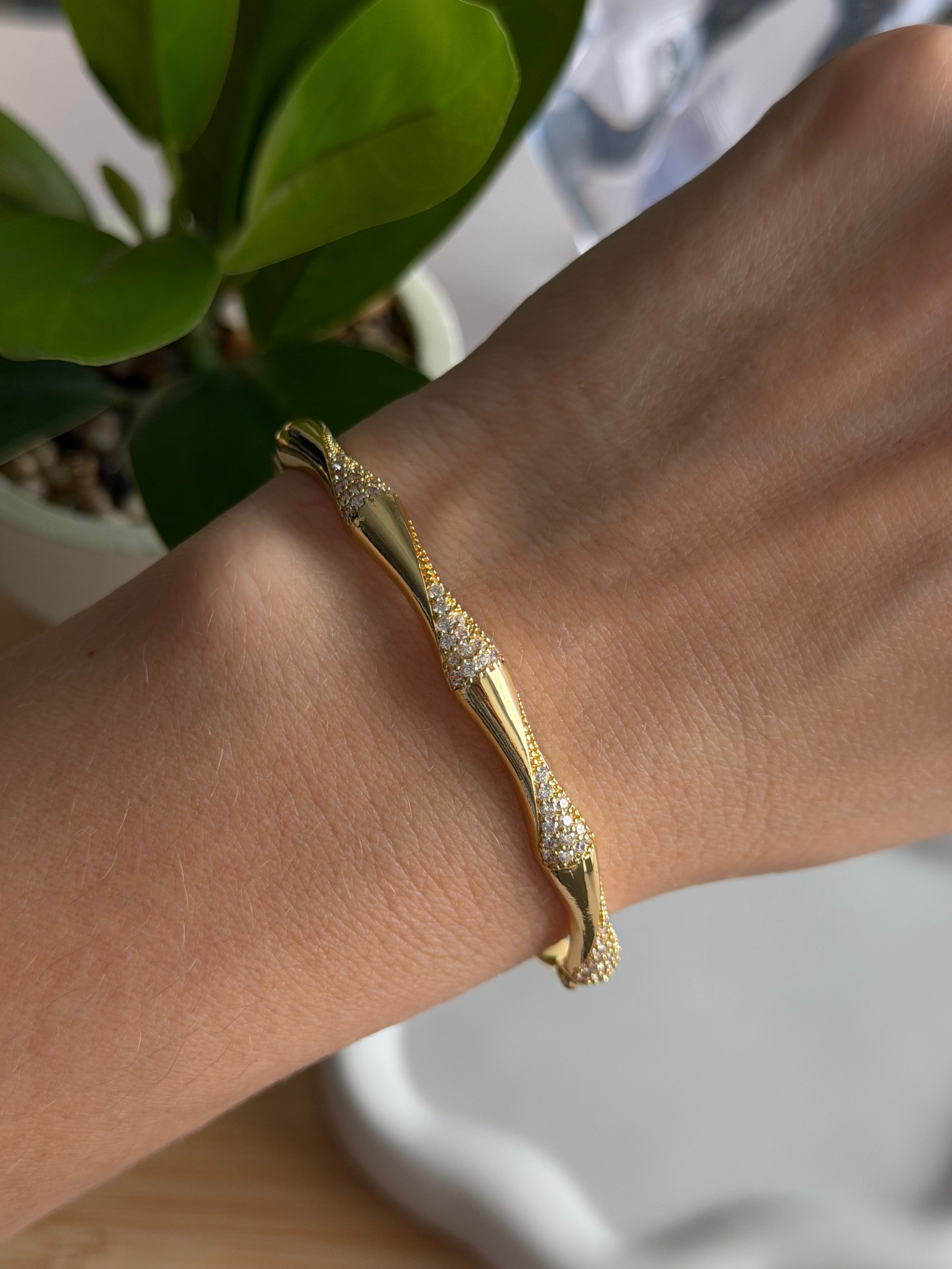 Twist Crystal Gold Bangle
