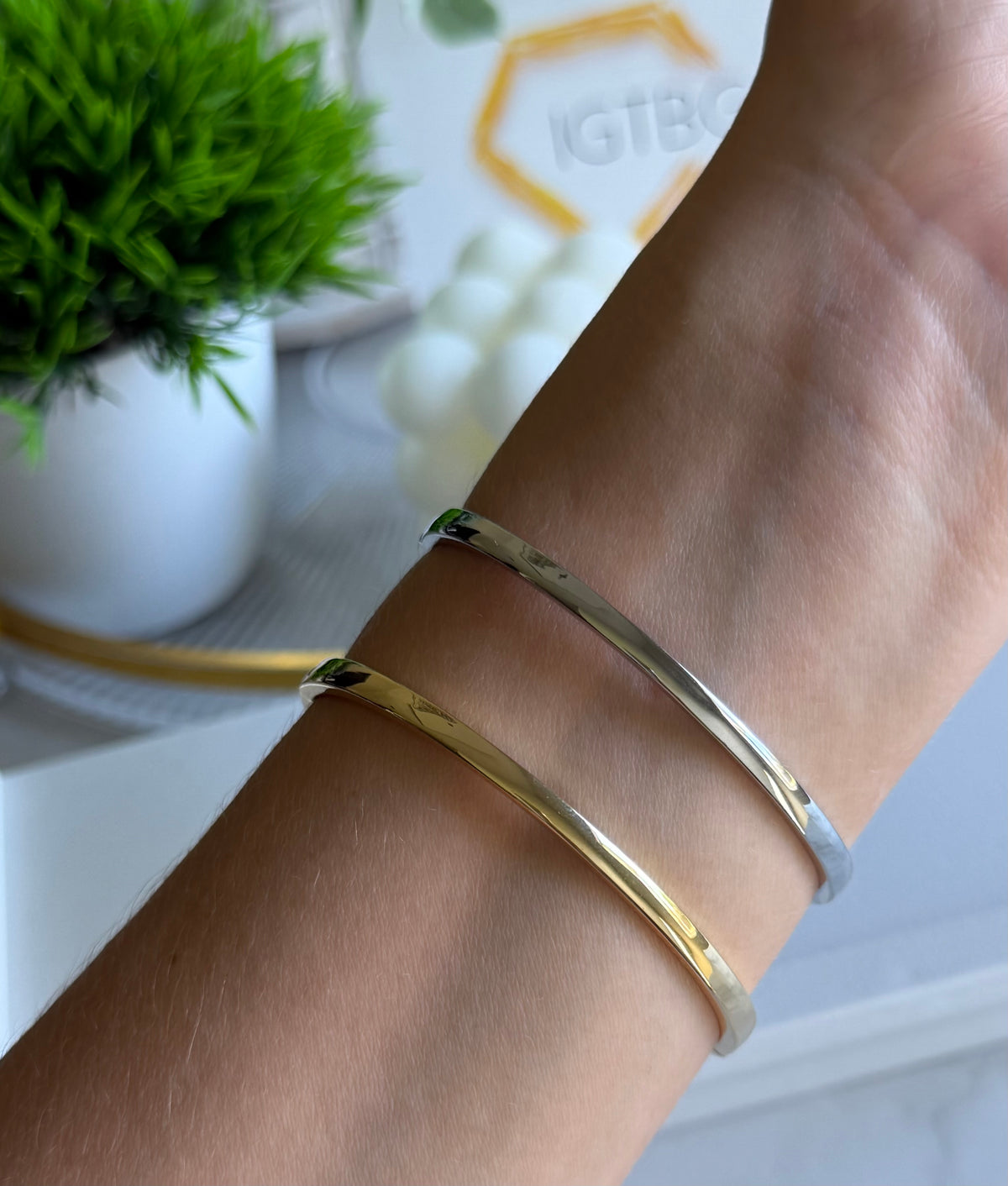 Pavé Geometric Bangle