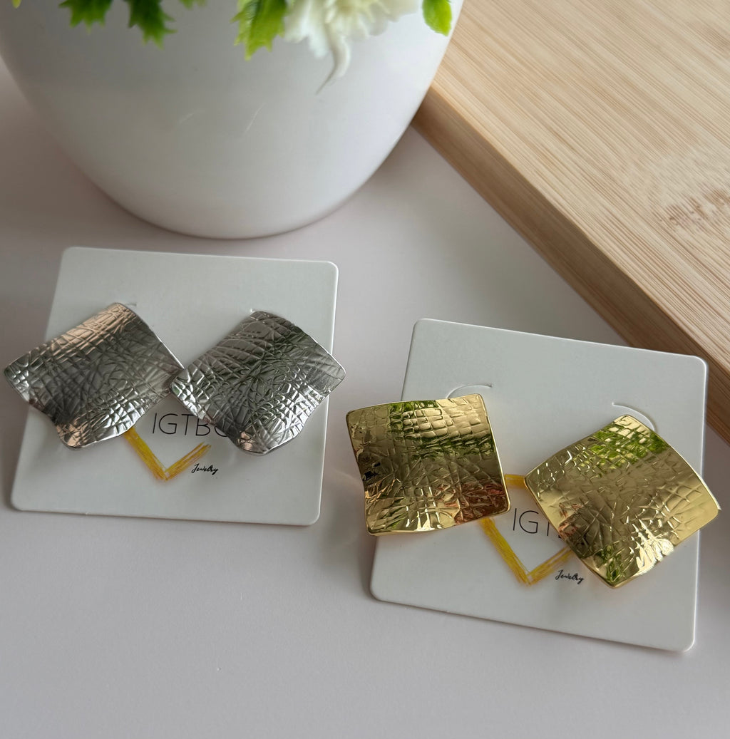 Textured Wavy Square Earrings